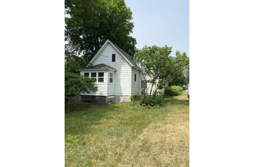 134 S Michigan Street, Prairie Du Chien, WI 53821