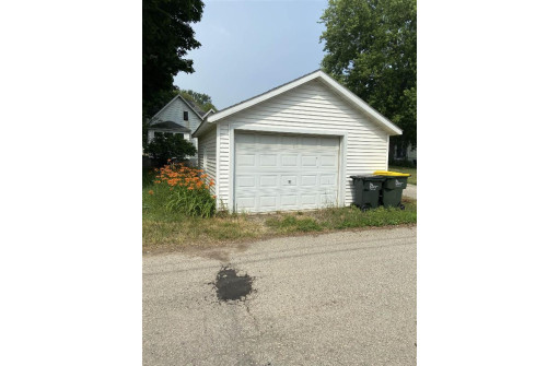 134 S Michigan Street, Prairie Du Chien, WI 53821