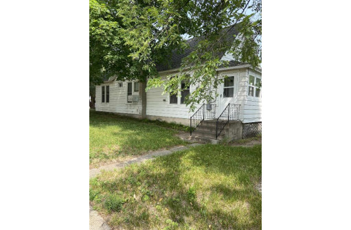 134 S Michigan Street, Prairie Du Chien, WI 53821