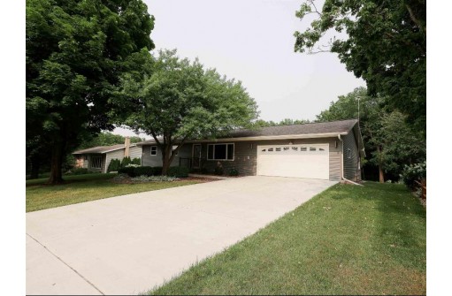 505 Woodview Lane, Dodgeville, WI 53533