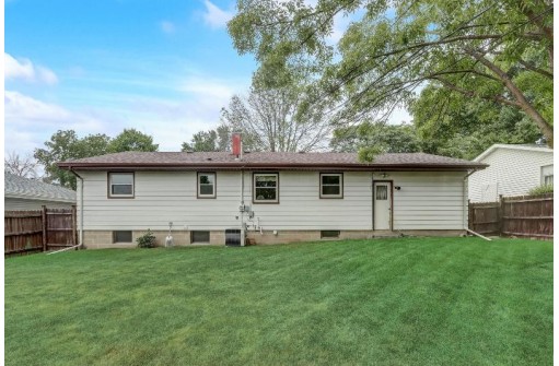 1213 E Circle Drive, Beaver Dam, WI 53916