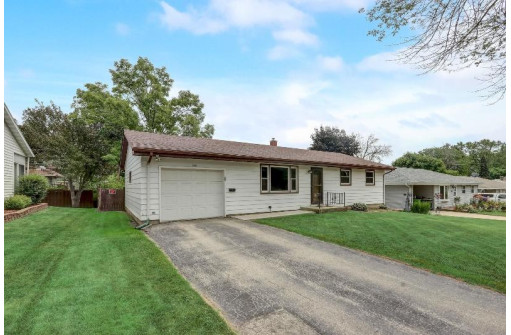 1213 E Circle Drive, Beaver Dam, WI 53916