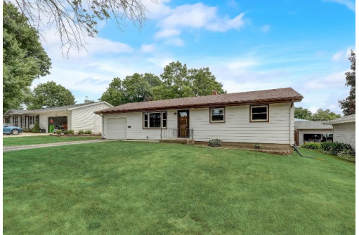 1213 E Circle Drive, Beaver Dam, WI 53916