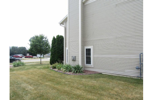 2855 Holiday Drive 8, Janesville, WI 53545