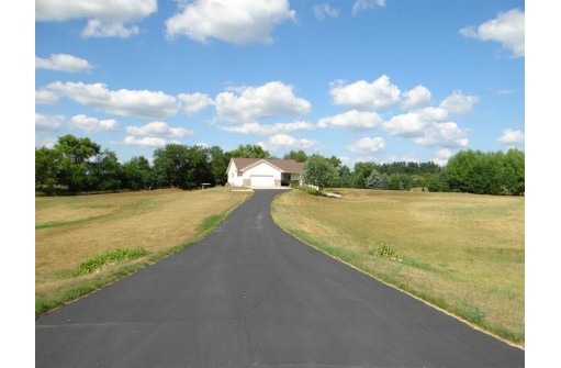 N9384 Wood Duck Circle, Belleville, WI 53508