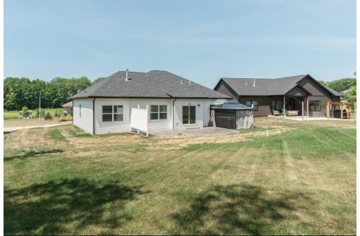 616 Greenway Point Drive, Janesville, WI 53548