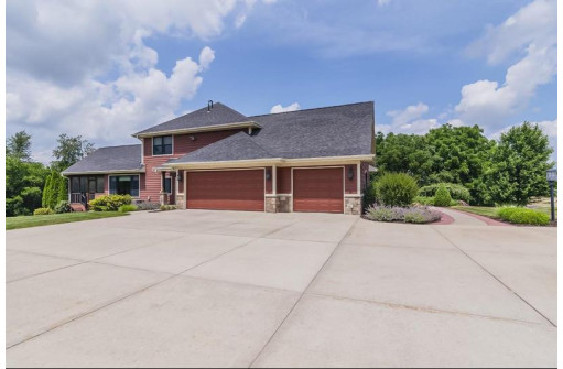 5205 N Old Orchard Drive, Janesville, WI 53545