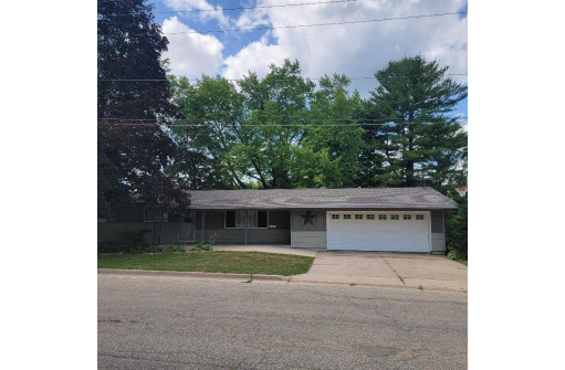 1112 East Street, Darlington, WI 53530