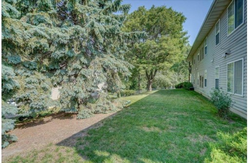 928 N Thompson Drive, Madison, WI 53704