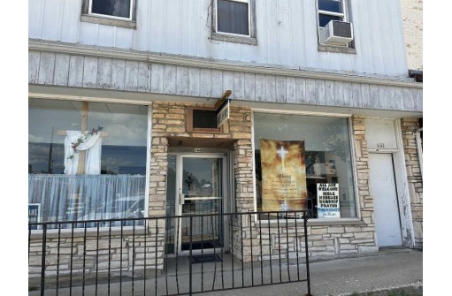 142-144 E Oak Street, Juneau, WI 53039