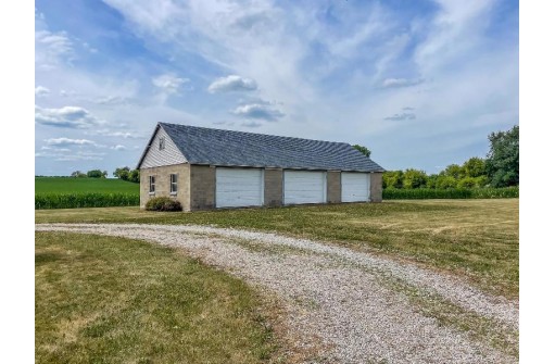 W8740 County Road S, Beaver Dam, WI 53916