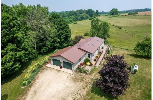 S2472 Henderson Road, Wonewoc, WI 53968