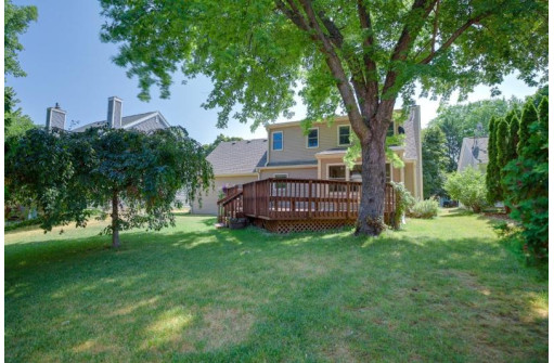 22 Oak Glen Court, Madison, WI 53717