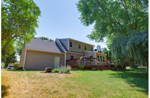 22 Oak Glen Court, Madison, WI 53717