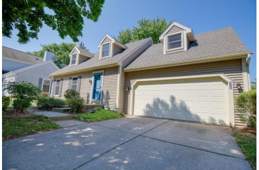 22 Oak Glen Court, Madison, WI 53717