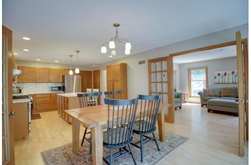 22 Oak Glen Court, Madison, WI 53717