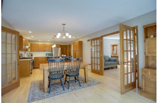 22 Oak Glen Court, Madison, WI 53717