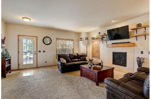 340 S Goldenrod Drive, Sun Prairie, WI 53590-4663