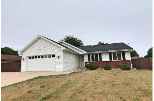 611 N Wuthering Hills Drive, Janesville, WI 53546