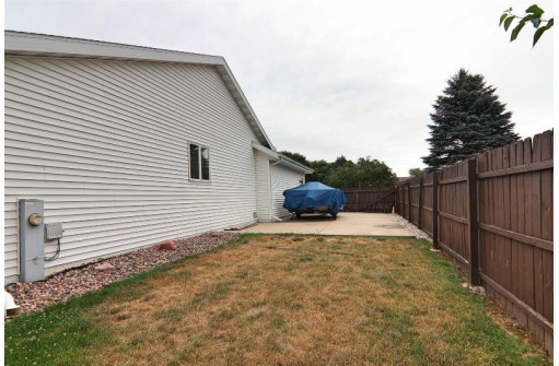 611 N Wuthering Hills Drive, Janesville, WI 53546