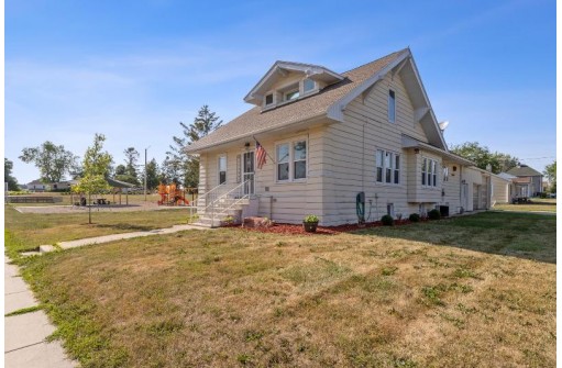 401 W Crocker Street, Fox Lake, WI 53933