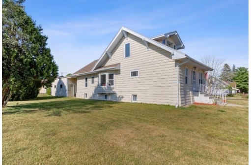 401 W Crocker Street, Fox Lake, WI 53933