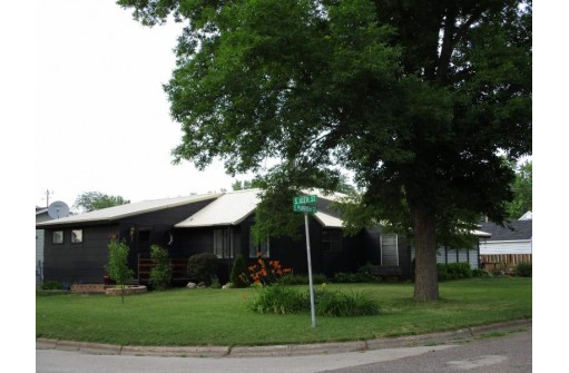 1330 S 10th Street, Prairie Du Chien, WI 53821