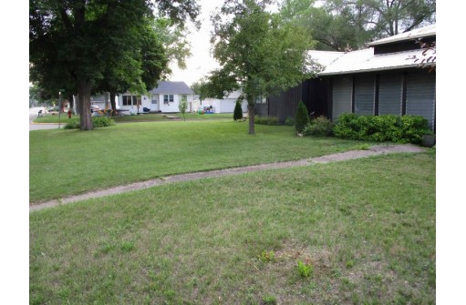 1330 S 10th Street, Prairie Du Chien, WI 53821