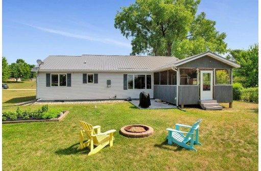 N6735 Donlin Drive, Pardeeville, WI 53954