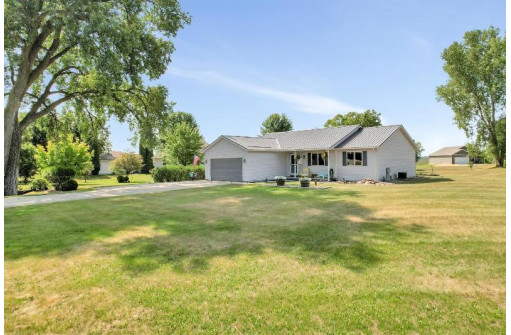 N6735 Donlin Drive, Pardeeville, WI 53954