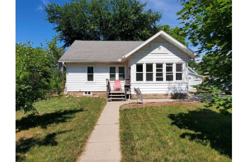 820 Water Street, Prairie Du Sac, WI 53578