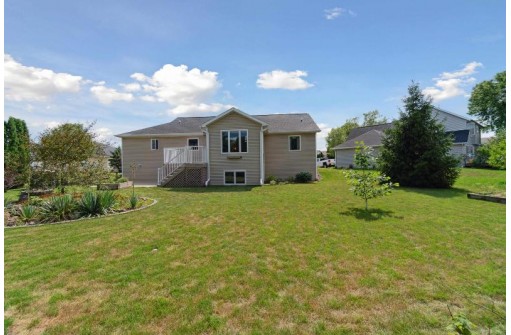 708 Heartbeat Circle, Stoughton, WI 53589