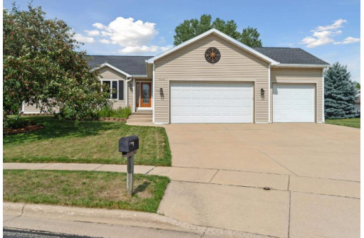 708 Heartbeat Circle, Stoughton, WI 53589