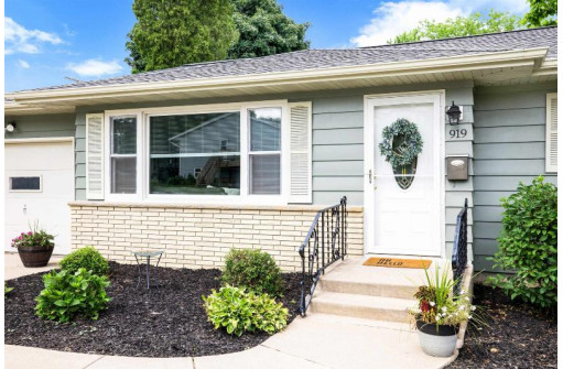 919 Laura Street, Sun Prairie, WI 53590