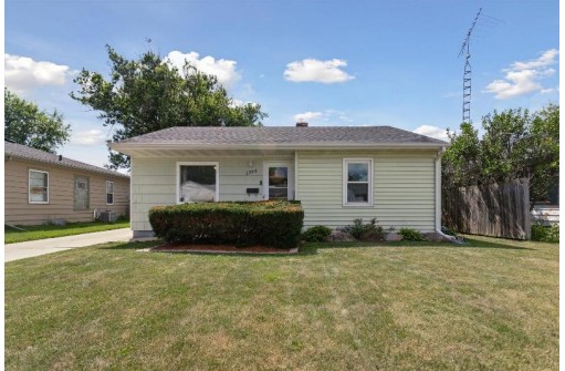 1234 S Terrace Street, Janesville, WI 53546