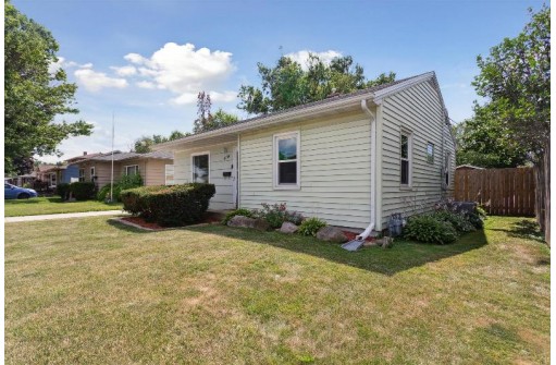 1234 S Terrace Street, Janesville, WI 53546