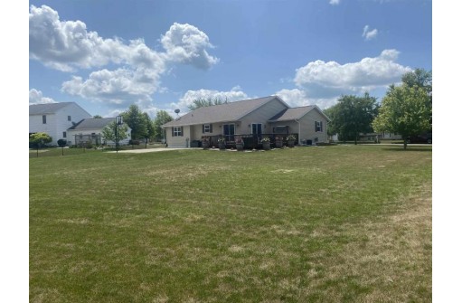 592 Abey Drive, Evansville, WI 53536