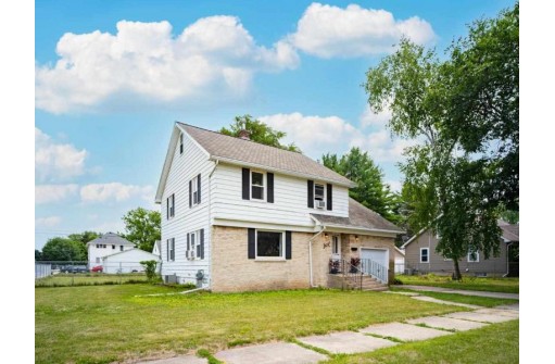 566 N Pine Street, Janesville, WI 53548