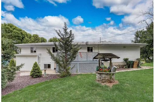 122 Walker Drive, Madison, WI 53714