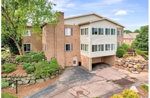 1605 S Golf Glen H, Madison, WI 53704