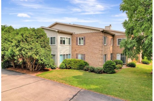 1605 S Golf Glen H, Madison, WI 53704