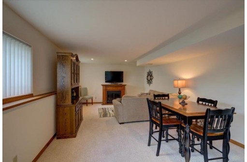 6910 Village Park Drive, Madison, WI 53718