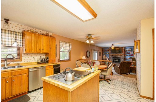 607 Carleton Drive, Lancaster, WI 53813