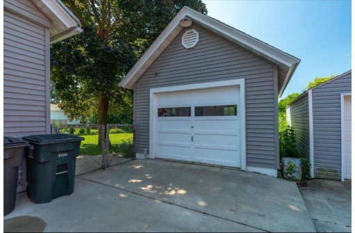 410 E Lake Street, Lake Mills, WI 53551