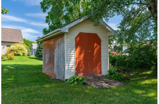 10868 Cave Of The Mounds Road, Blue Mounds, WI 53517