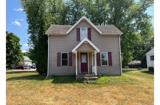 403 W Chestnut Street, Baraboo, WI 53913