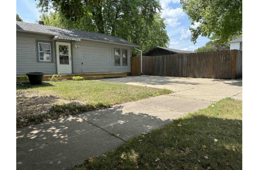 402 Lincoln Street, Janesville, WI 53548