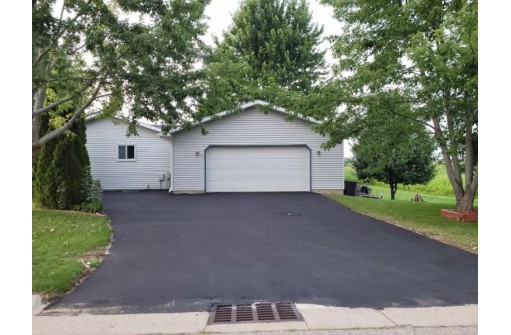 592 Bauer Lane, Rio, WI 53960