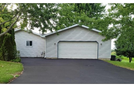 592 Bauer Lane, Rio, WI 53960