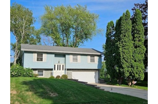 1125 W Circle Drive, Beaver Dam, WI 53916